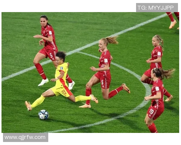 小球童偶遇足球明星心中激动梦想成真瞬间感动无比