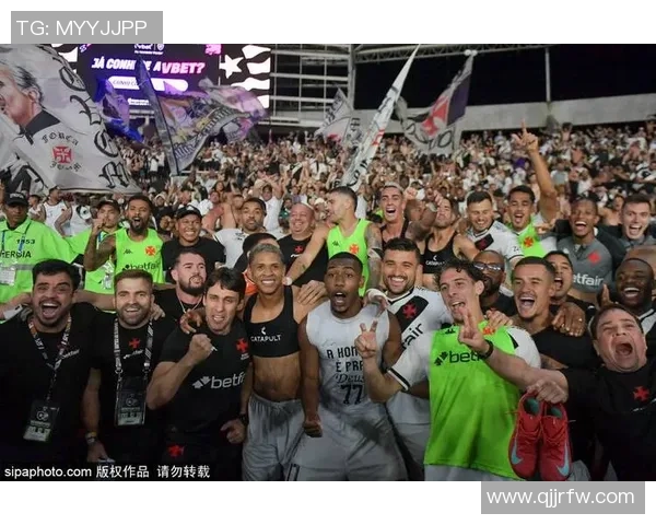 国际足球明星联赛盛况空前球迷热情高涨共庆足球盛宴